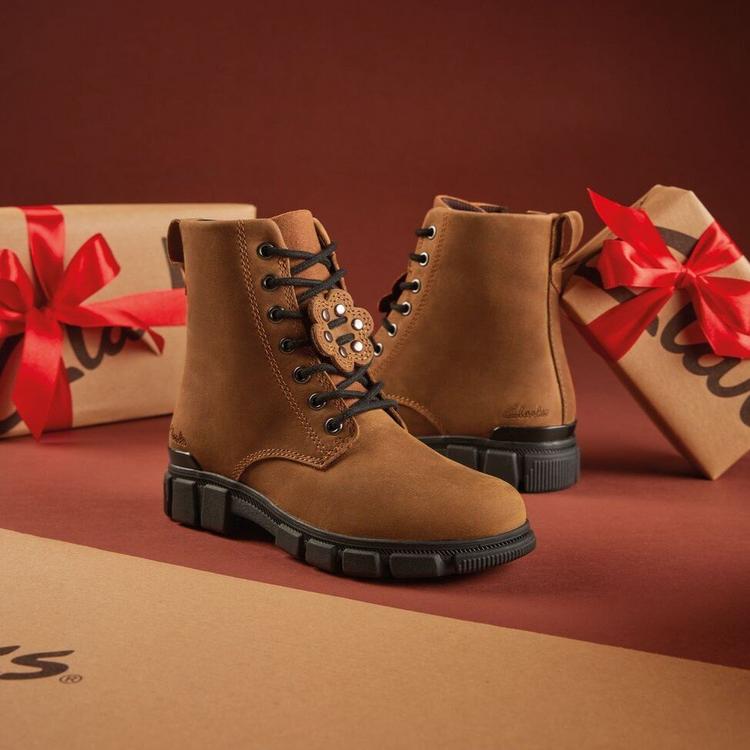 Clarks kids' Evyn Top tan leather boots.